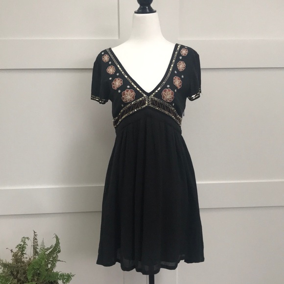 Hollister Dresses & Skirts - Last chance! HOLLISTER embroidered Lotus dress